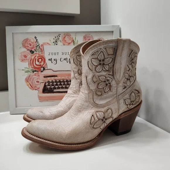 🤩EUC Shyanne Floral Embroidered Zip Side Western Cowgirl Ankle Booties, Cream - Picture 3 of 16